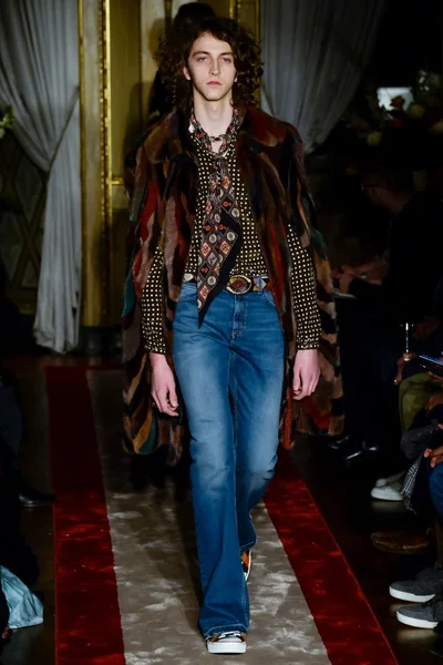 Look 12